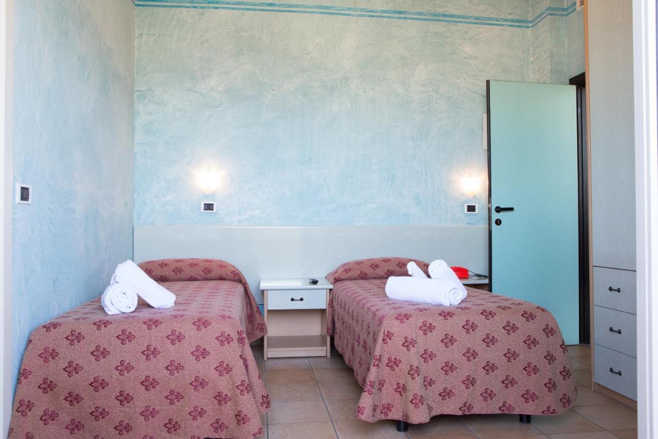 Amba Hotel Rimini Bagian luar foto
