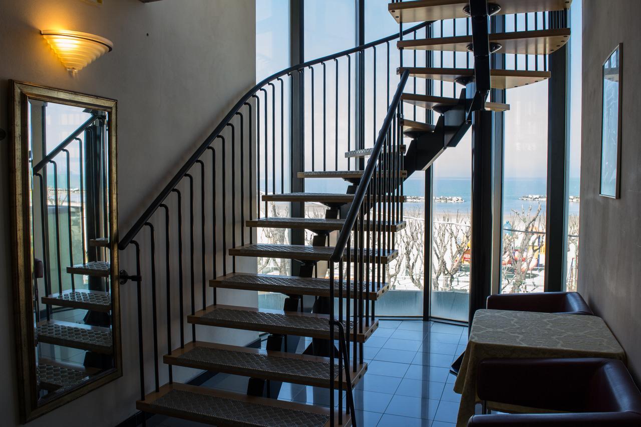 Amba Hotel Rimini Bagian luar foto