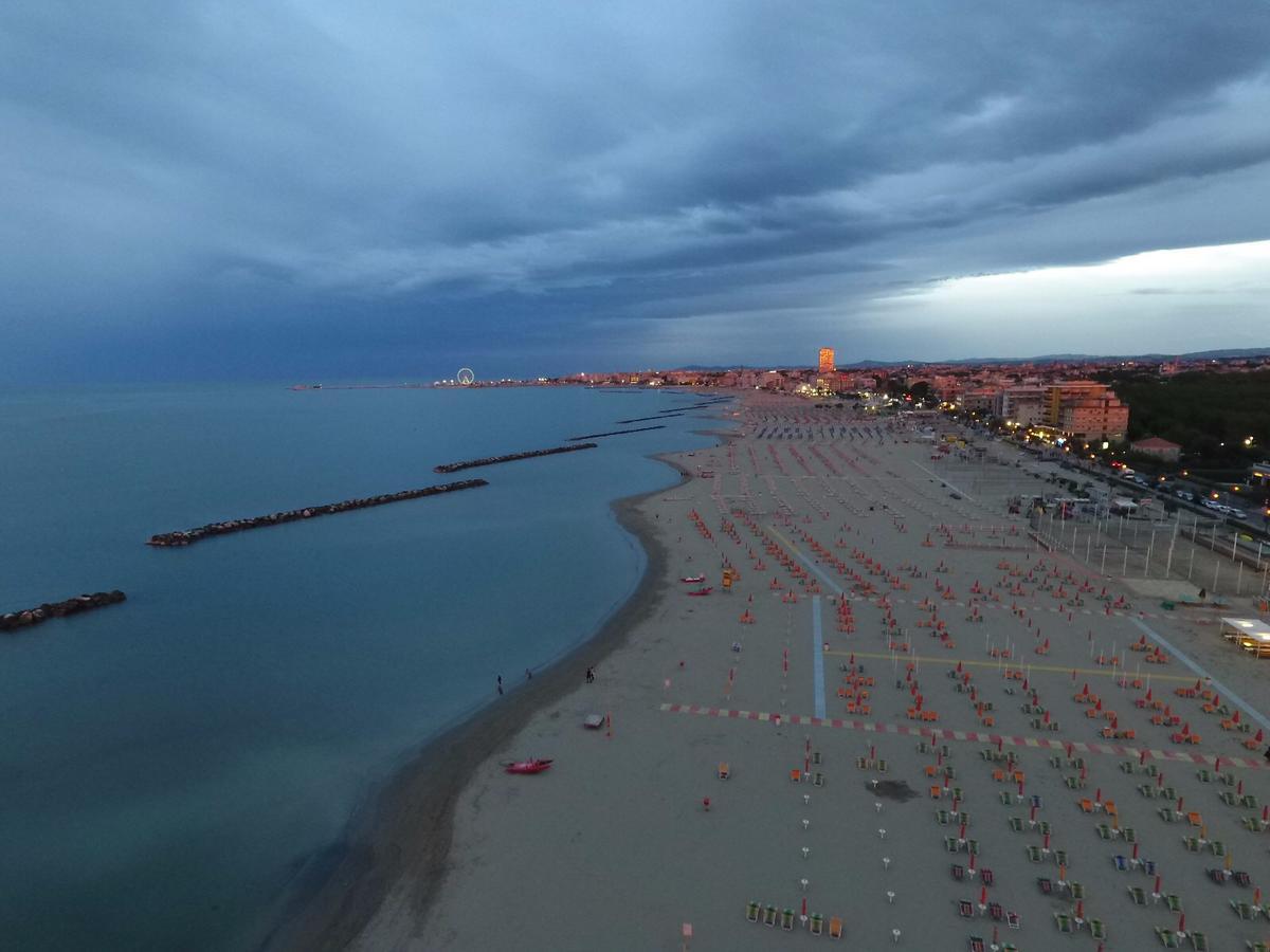 Amba Hotel Rimini Bagian luar foto