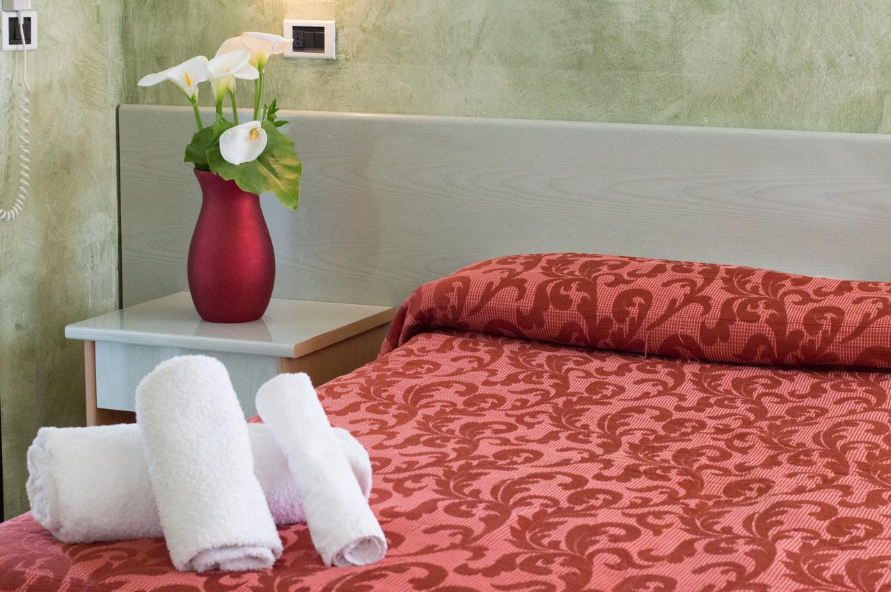 Amba Hotel Rimini Bagian luar foto